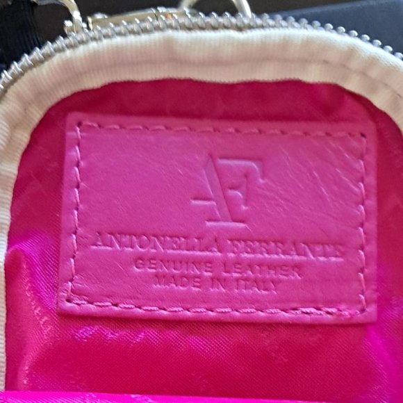Antonella Ferrante Cell Phone Purse - Picture 3 of 6
